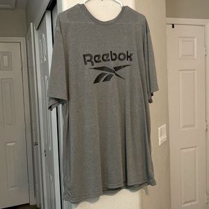 Reebok athletic tee shirt size 2XL excellent used condition 10/10